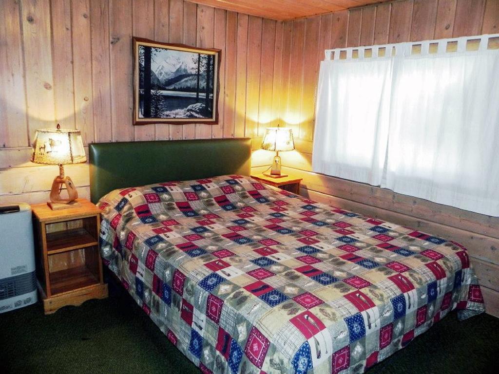 Sleepy Hollow Lodge Уест Йелоустоун Стая снимка